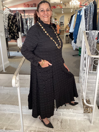 TEXTURED SLEEVED DRESS - BLACK
