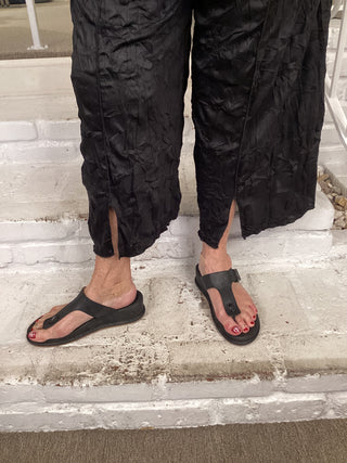 CRINKLE SLIT PANT - BLACK