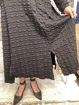 TEXTURED SLEEVED DRESS - BLACK