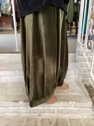 J104 LUX PANTS - BLACK OR GREEN