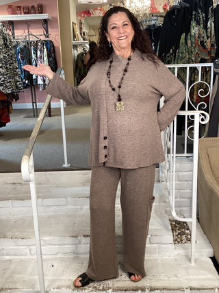 FLEECE BUTTON TOP - BROWN