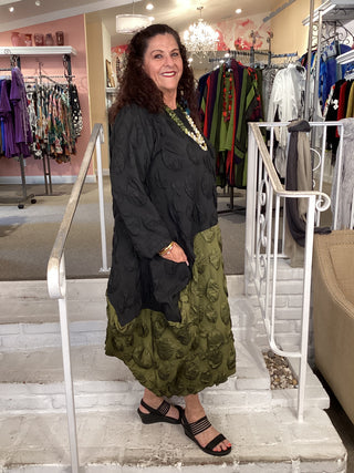 DOT PUCKER DRESS - BLK/GREEN