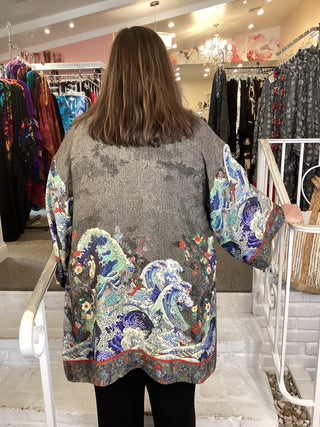 KIMONO WAVES ART IN DARK GRAY