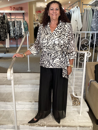 BLK & WHITE SIDE CLOSE BLOUSE