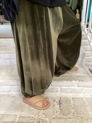 J104 LUX PANTS - BLACK OR GREEN