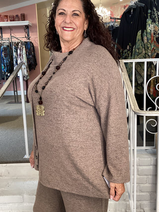 FLEECE BUTTON TOP - BROWN