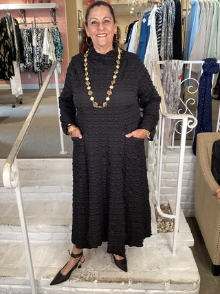 TEXTURED SLEEVED DRESS - BLACK