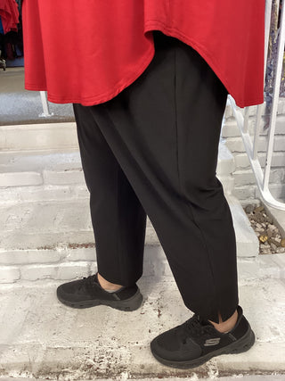 NARROW SHORT PANT - BLACK