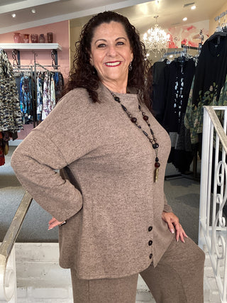 FLEECE BUTTON TOP - BROWN