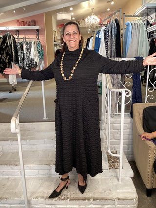 TEXTURED SLEEVED DRESS - BLACK