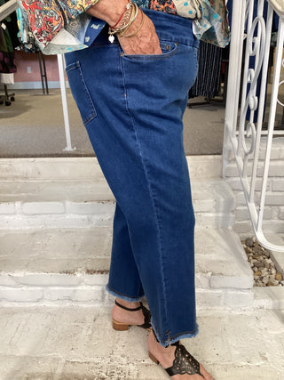 FRINGE HEM CROP - MID DENIM
