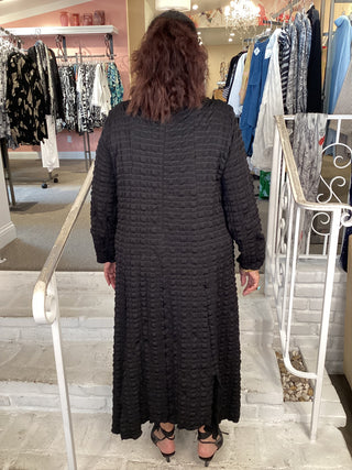 TEXTURED SLEEVED DRESS - BLACK