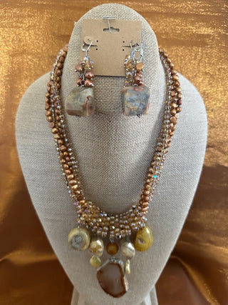 83 D09 BROWN PEARLS & AGATE