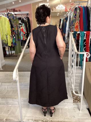 SWIRL FLARE DRESS - BLACK