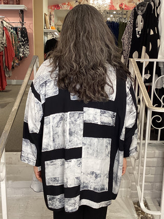 28. DENISE TUNIC - B W